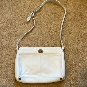 Vintage Etienne Aigner white leather shoulder bag in excellent condition